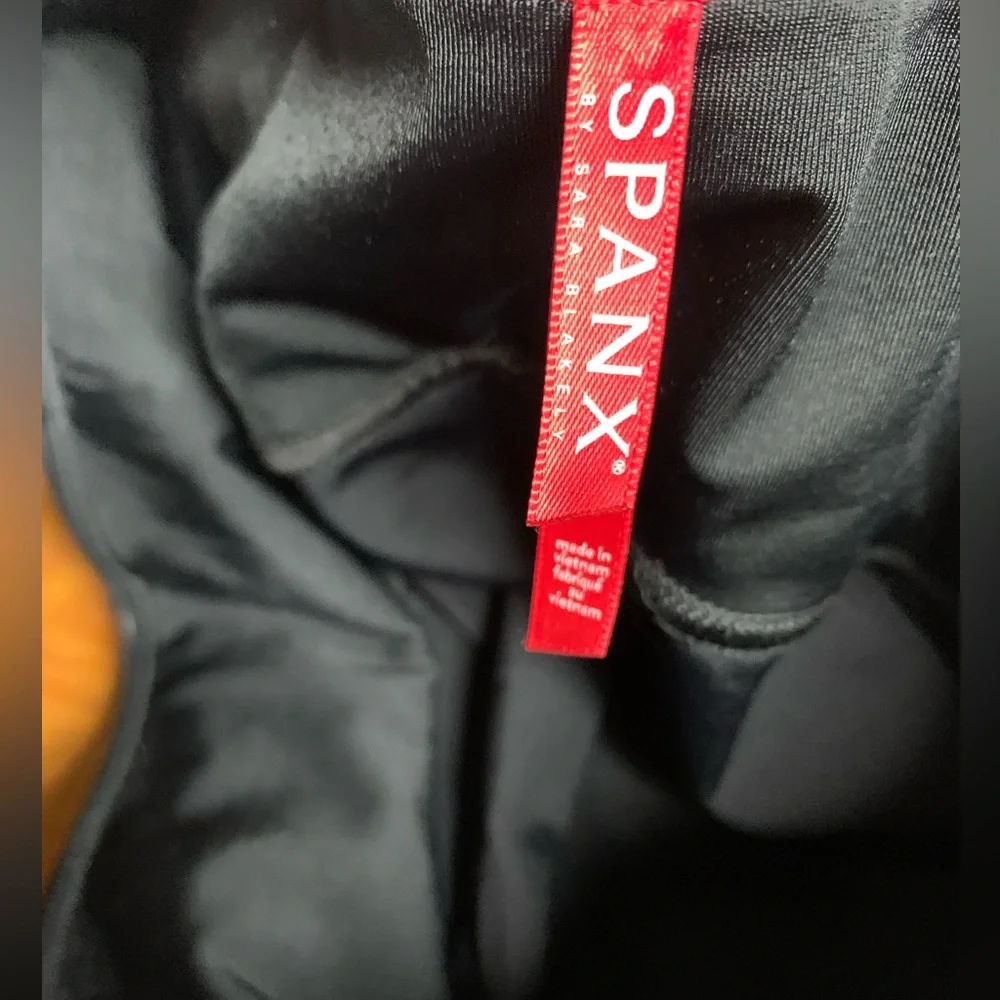 SPANX Black Quilted Faux Leather Leggings Size M - Picture 5 of 8